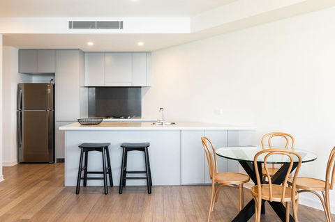 The Edge - Luxurious Waterfront Apartment - Tourism Noosa 2