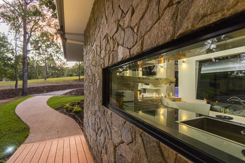 The Feathered Nest - Luxury Wildlife Retreat - Tourism Noosa 2