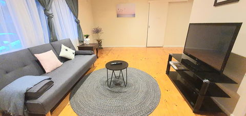 The Flower Homestay - Tourism Noosa 1