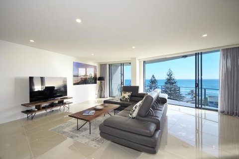 The Garland At Rainbow Bay - Tourism Noosa 2