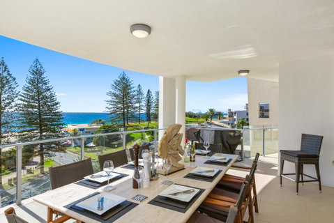 The Garland At Rainbow Bay - Tourism Noosa 1