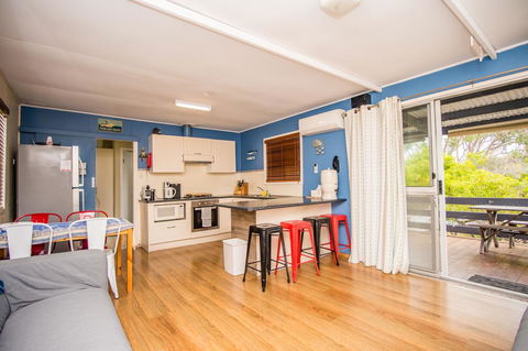 The Gee Beach House - Tourism Noosa 0