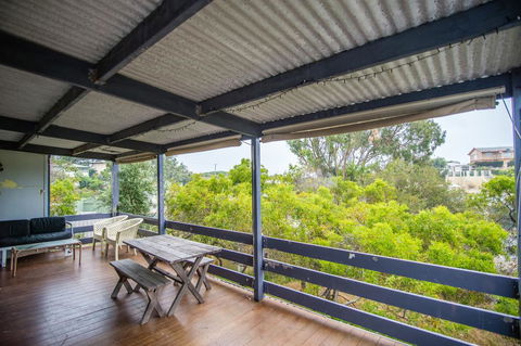 The Gee Beach House - Tourism Noosa 1