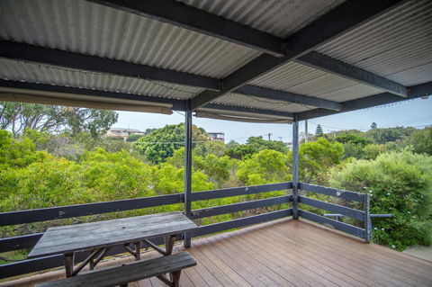 The Gee Beach House - Tourism Noosa 3