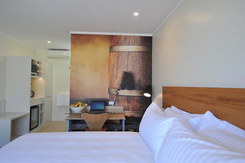 The Griff Motel - Tourism Noosa 0