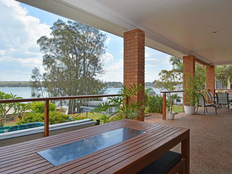 The House On The Lake @ Fishing Point, Lake Macquarie - Honestly Put The Line In And Catch Fish - Tourism Noosa 0