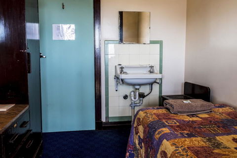 The Imperial Hotel - Tourism Noosa 2