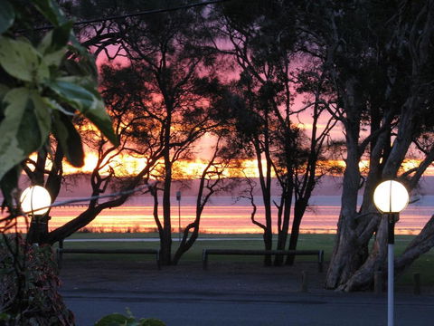 The Jetty Cabin Lakeside - Tourism Noosa 1
