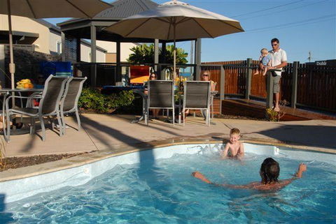 The Lakes Apartments - Tourism Noosa 1
