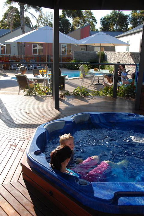 The Lakes Apartments - Tourism Noosa 3
