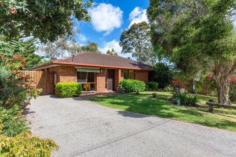 The Leisure House - Tourism Noosa 0
