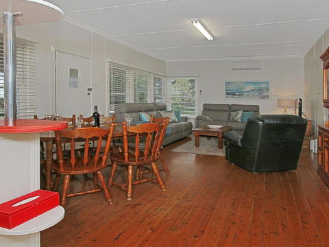The Marlin - A Gem Close To Rock Pools - Tourism Noosa 3