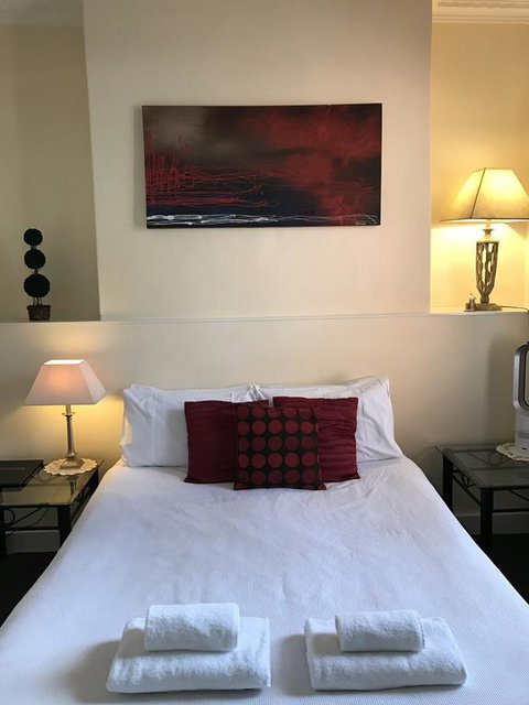 The Mews Motel - Tourism Noosa 0