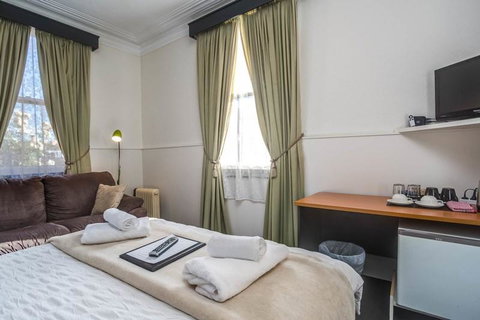 The Mews Motel - Tourism Noosa 2