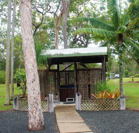 The Ole Gumtree - Kookaburras Nest - Tourism Noosa 1