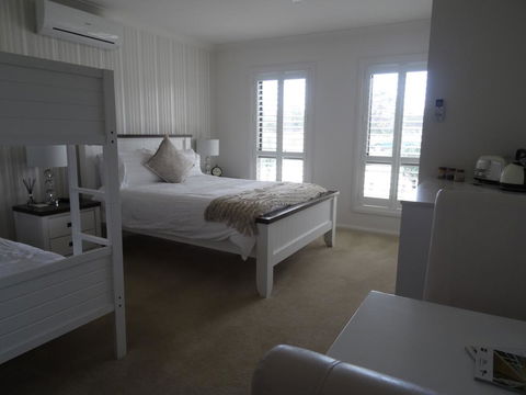 The Oxley Estate B&B - Tourism Noosa 0