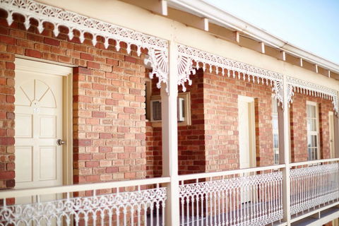 The Rose Hotel & Motel - Tourism Noosa 0
