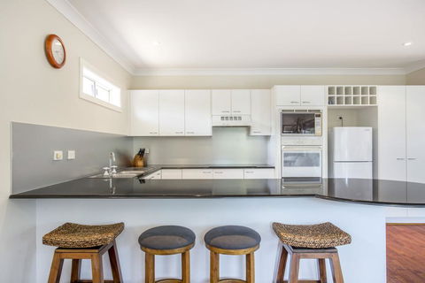 The Sands - 4/46 Jones Avenue Mollymook - Tourism Noosa 1