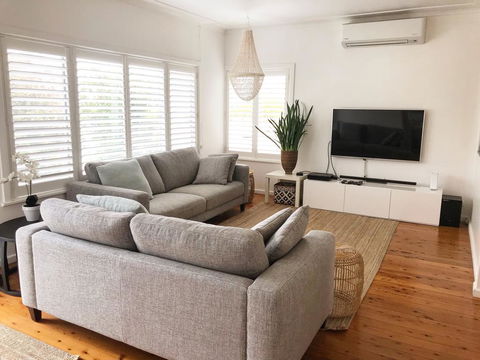 The Seaside Beachhouse Mollymook - Tourism Noosa 0