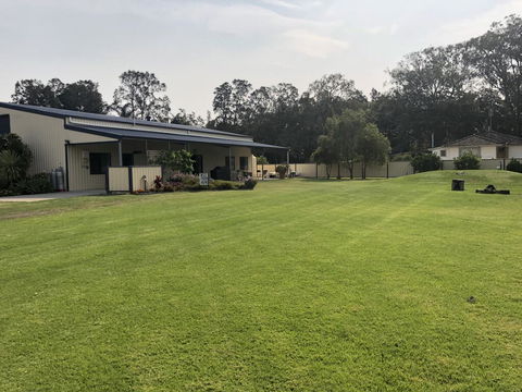 The Shouse - Tourism Noosa 0