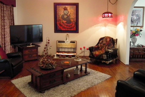 The Spanish Retreat And BnB - 24 Hrs - Tourism Noosa 0