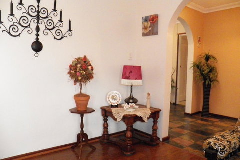 The Spanish Retreat And BnB - 24 Hrs - Tourism Noosa 2