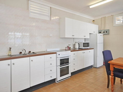 The Studio On The Lake @ Fishing Point, Lake Macquarie - Honestly Put The Line In And Catch Fish - Tourism Noosa 3