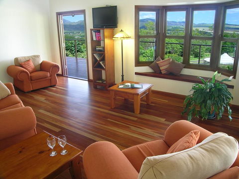 The Summit Bed & Breakfast - Tourism Noosa 0