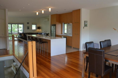The Track - Beautiful Townhouse In Bright - Tourism Noosa 1