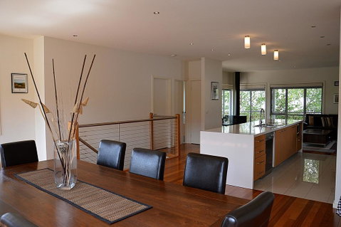 The Track - Beautiful Townhouse In Bright - Tourism Noosa 3