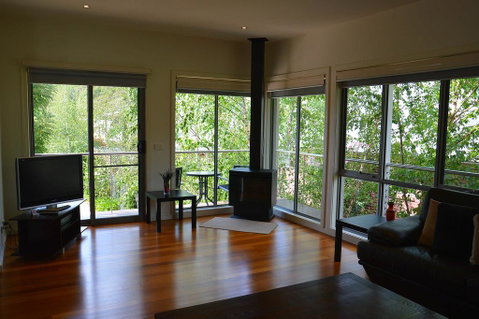 The Track - Beautiful Townhouse In Bright - Tourism Noosa 2