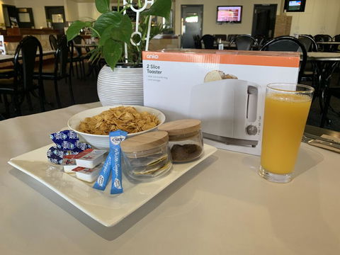 The Victoria Hotel - Tourism Noosa 1