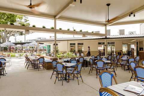 The Waterloo Bay Hotel - Tourism Noosa 2