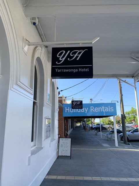 The Yarrawonga Hotel - Tourism Noosa 2