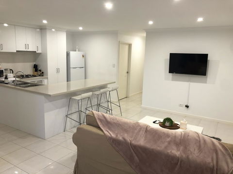 Three Bedroom, Two Bathroom Family Home - Tourism Noosa 1