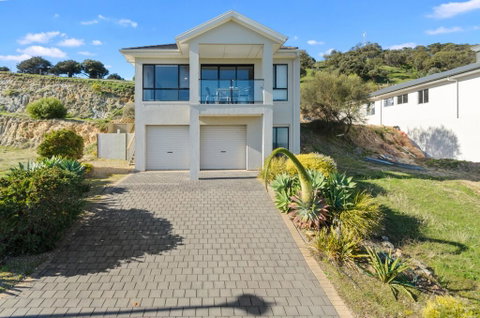 Ticky's Dream - 18 Turnberry Drive - Tourism Noosa 1