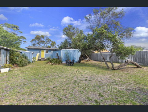 Toot Toot ! 50s Classic Beach House With Bungalow - Tourism Noosa 2