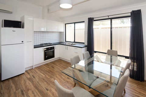 Tootys Place - Tourism Noosa 1