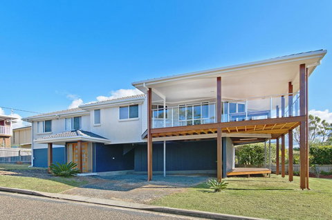 TOPVIEWS - 15Second Av BH - Tourism Noosa 0