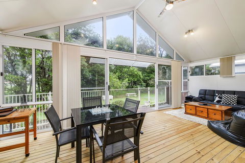 TRANQUIL AT HIBBARD - Tourism Noosa 0