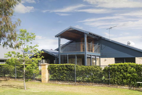 TRANQUILITY AT TROON - Tourism Noosa 1