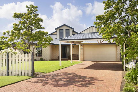 TRANQUILITY AT TROON - Tourism Noosa 0