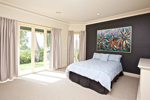 Tranquill Garden Hideaway - Tourism Noosa 0