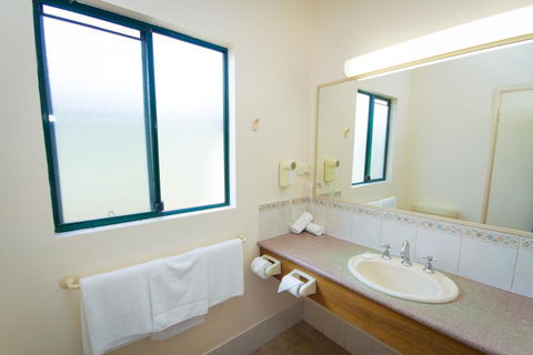 Tree Top Walk Motel - Tourism Noosa 1