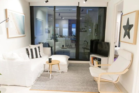 Trendy 1 Bedroom Apartment In The Heart Of Collingwood - Tourism Noosa 0