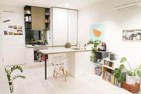 Trendy 1 Bedroom Apartment In The Heart Of Collingwood - Tourism Noosa 1