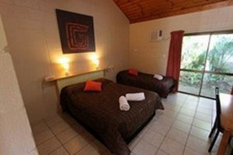 Tully Motel - Tourism Noosa 1