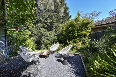 UMINA BEACH KOKOMO- Walk To The Beach, FAMILY And PET FRIENDLY Set Of 3 Vintage Original Holiday Flats & Vintage Caravan And Bat - Tourism Noosa 3