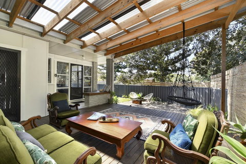 UMINA BEACH KOKOMO- Walk To The Beach, FAMILY And PET FRIENDLY Set Of 3 Vintage Original Holiday Flats & Vintage Caravan And Bat - Tourism Noosa 2