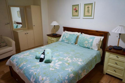 Underground Bed & Breakfast - Tourism Noosa 1